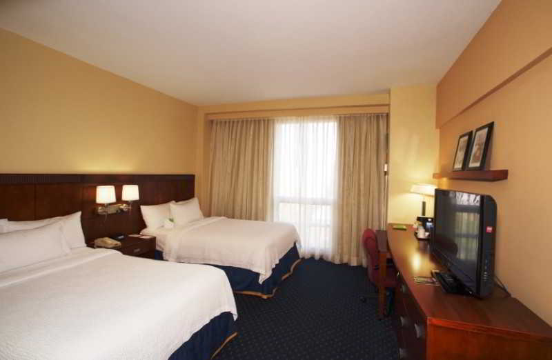 Courtyard By Marriott San Juan Miramar Hotel Exterior photo