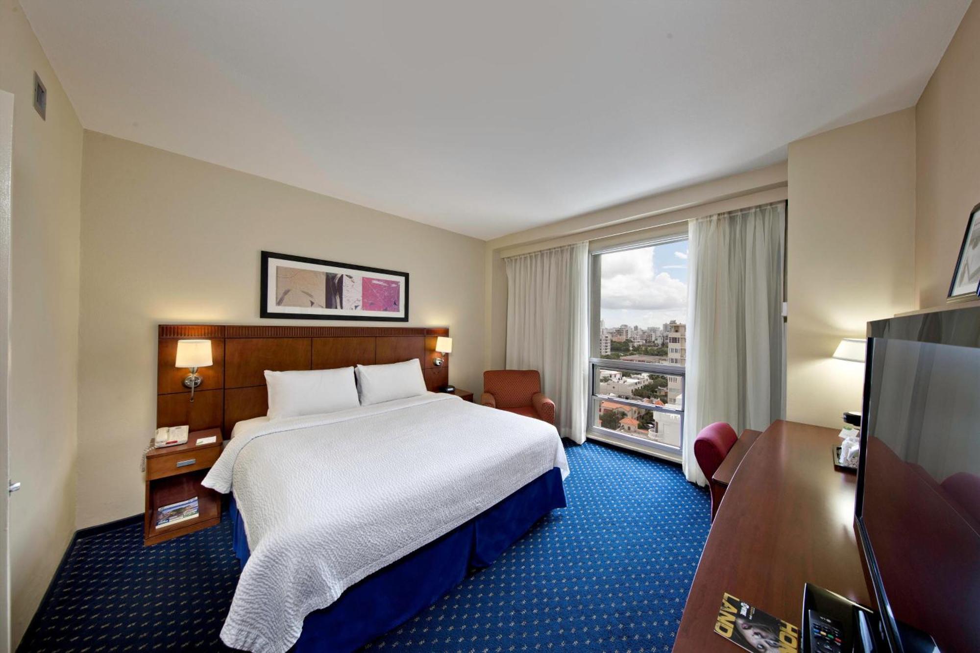 Courtyard By Marriott San Juan Miramar Hotel Exterior photo