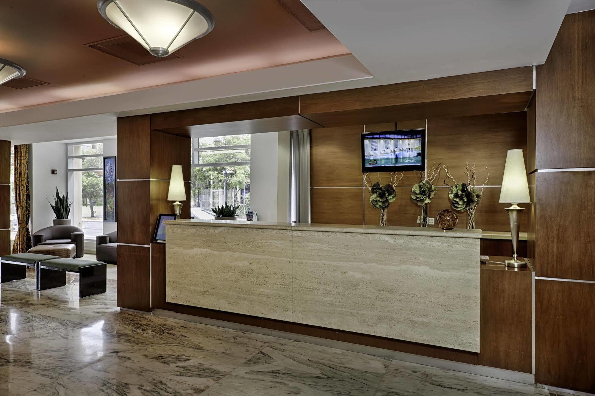 Courtyard By Marriott San Juan Miramar Hotel Exterior photo